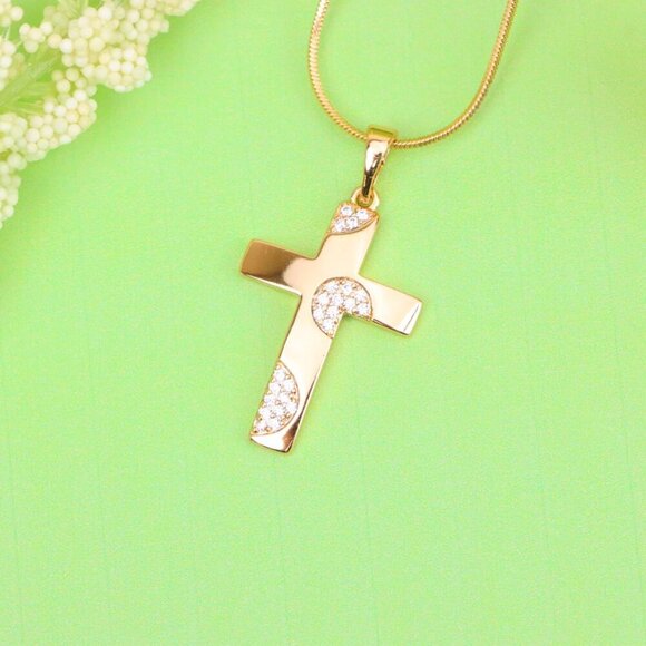 "Elegant Rose Gold Cross Pendant with Crystal Accents for Women & Men, XPPT1738 - Picture 2 of 13